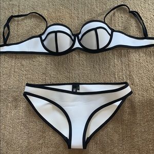 ✨✨WHITE TRIANGL BIKINI✨✨
